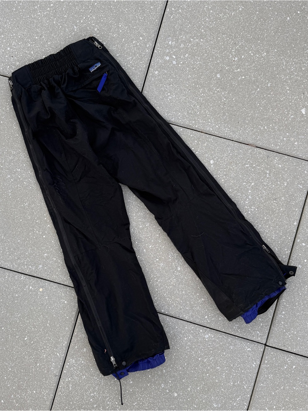 Black and blue Patagonia Outdoor Ski Snow Pants